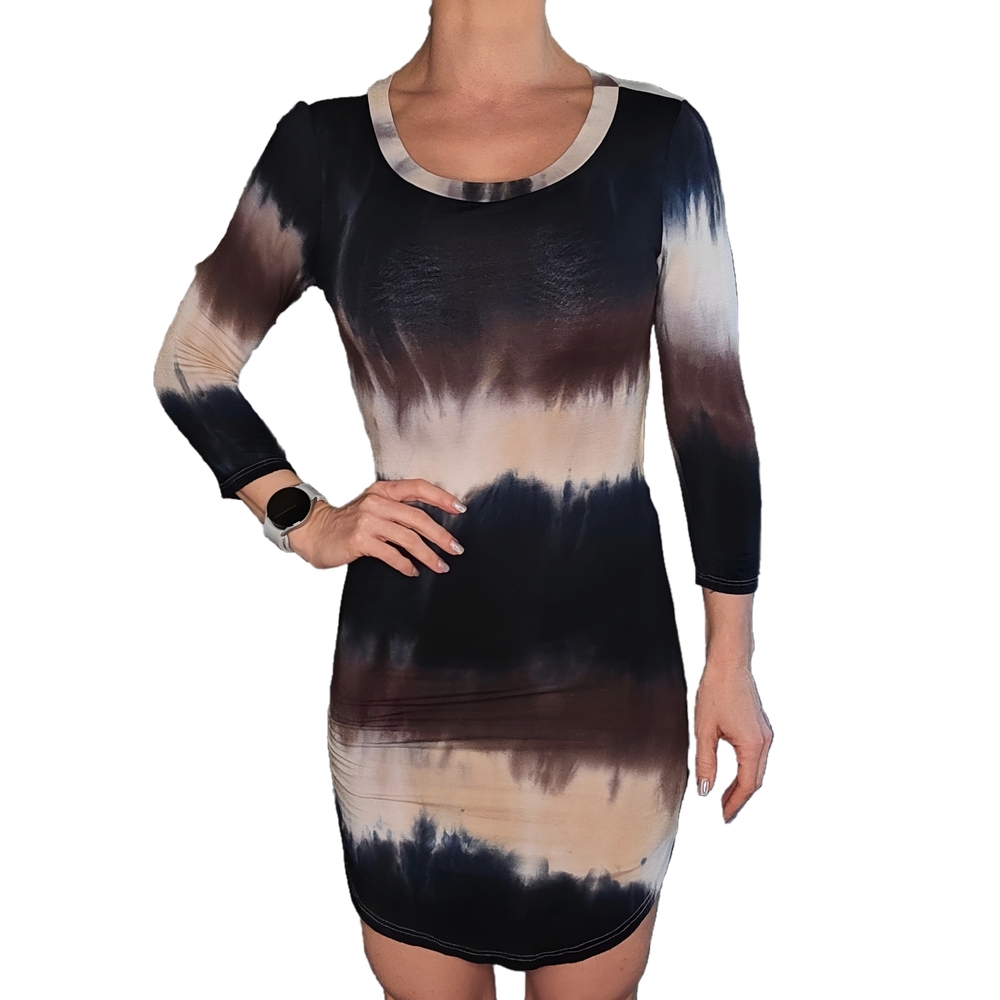 Mini dress with tie-dye pattern and 3/4 sleeves with peakaboo back Size Small